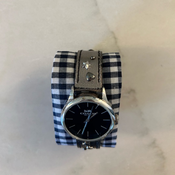 Women’s Coach Watch studded with heart star and circle studs - Picture 2 of 7